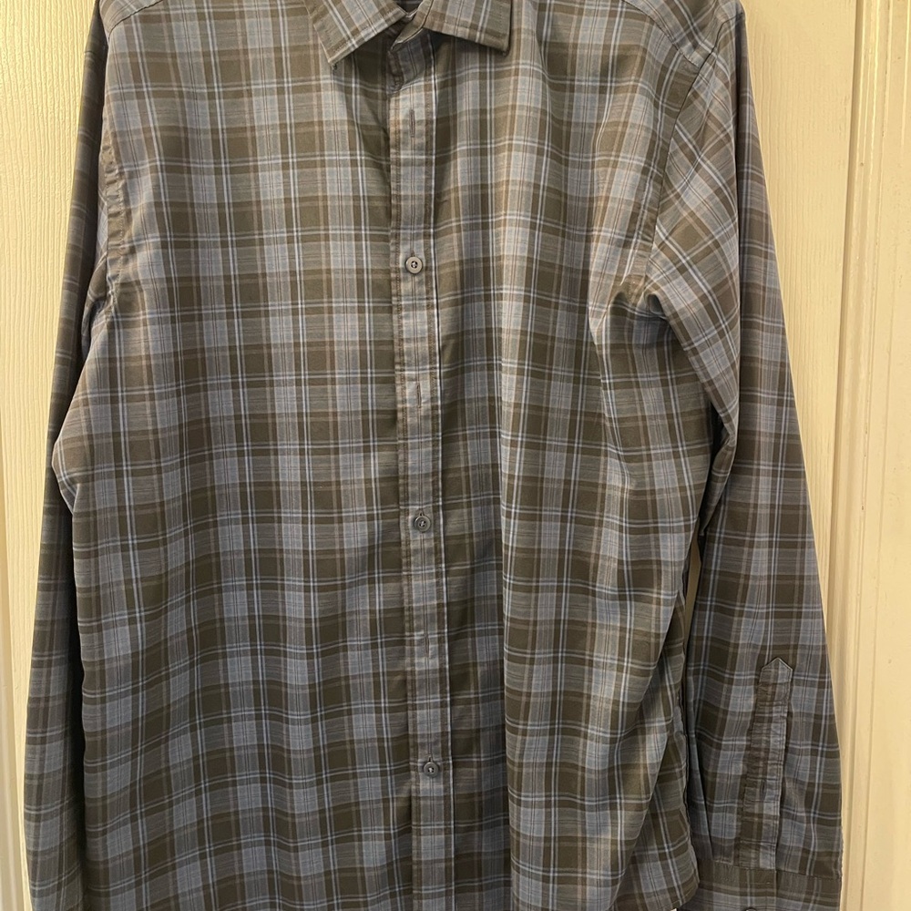 UNTUCKit Gray and Blue Casual Button Down Shirt